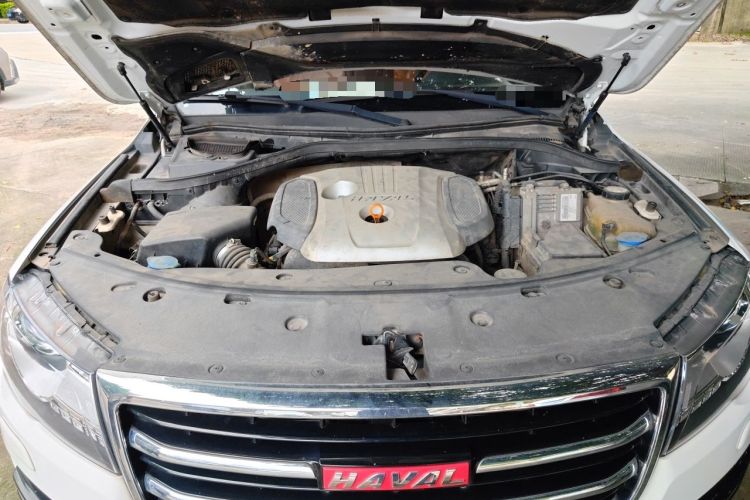 Used Haval H8 2015 2.0T Four-Wheel Drive Luxury Model Engine Bay
