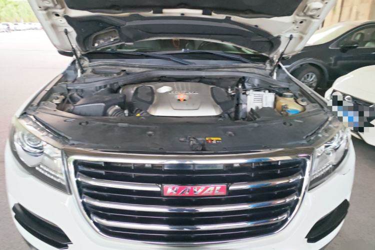 Used Haval H8 2015 2.0T Two-Wheel Drive Comfort Version Engine Bay