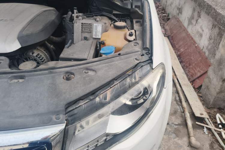 Used Haval H8 2015 2.0T Two-Wheel Drive Comfort Version Engine Bay Left