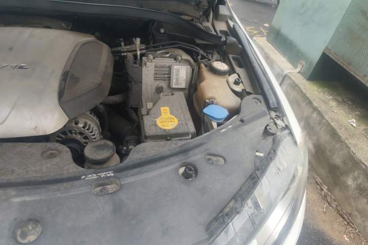 Used Haval H8 2015 2.0T Two-Wheel Drive Comfort Version Engine Bay Left