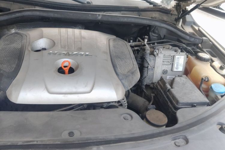 Used Haval H8 2015 2.0T Four-Wheel Drive Luxury Model Engine Bay Left