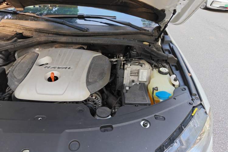 Used Haval H8 2015 2.0T Four-Wheel Drive Elite Model Engine Bay Left