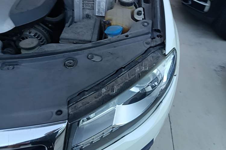 Used Haval H8 2015 2.0T Two-Wheel Drive Comfort Version Engine Bay Left
