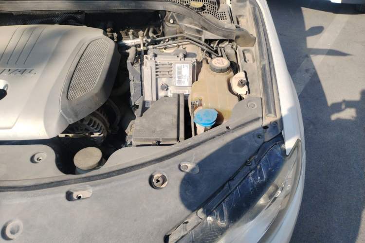 Used Haval H8 2015 2.0T Two-Wheel Drive Comfort Version Engine Bay Left