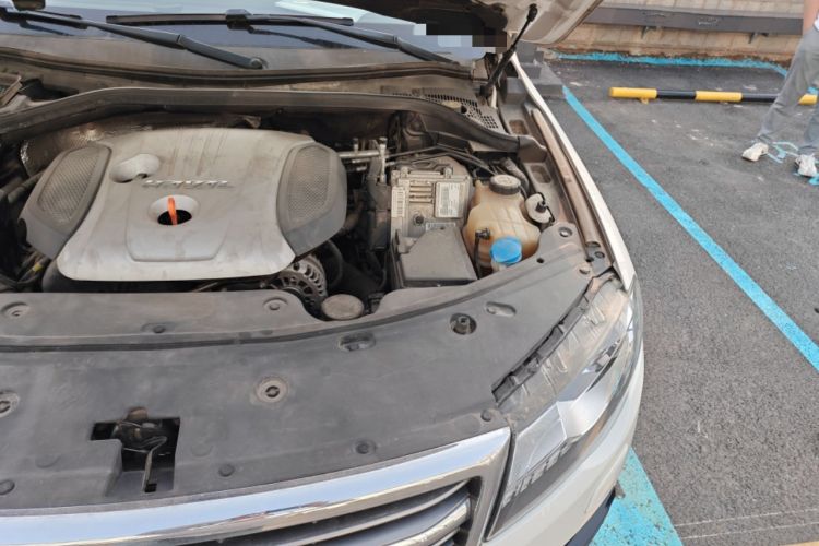 Used Haval H8 2015 2.0T Four-Wheel Drive Elite Model Engine Bay Left