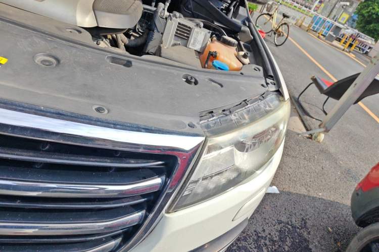 Used Haval H8 2015 2.0T Two-Wheel-Drive Luxury Version Engine Bay Left