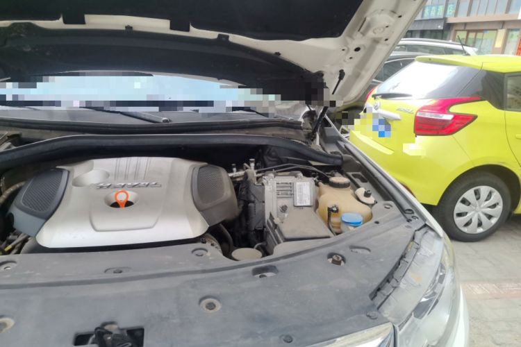 Used Haval H8 2015 2.0T Four-Wheel Drive Comfort Version Engine Bay Left