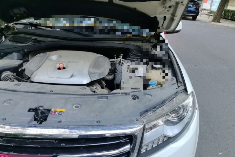 Used Haval H8 2015 2.0T Four-Wheel Drive Standard Version Engine Bay Left