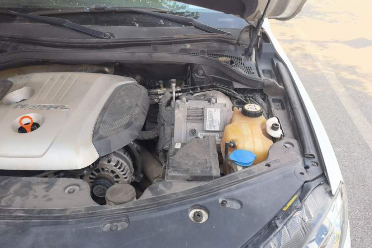 Used Haval H8 2015 2.0T Four-Wheel Drive Comfort Version Engine Bay Left
