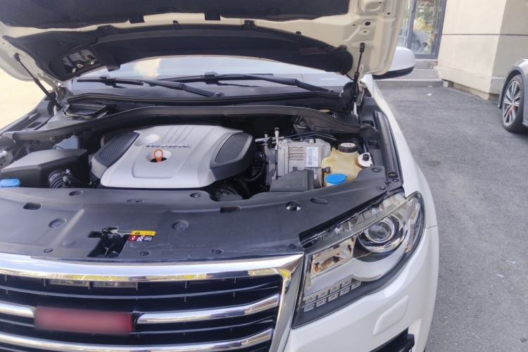 Used Haval H8 2015 2.0T Four-Wheel Drive Luxury Model Engine Bay Left