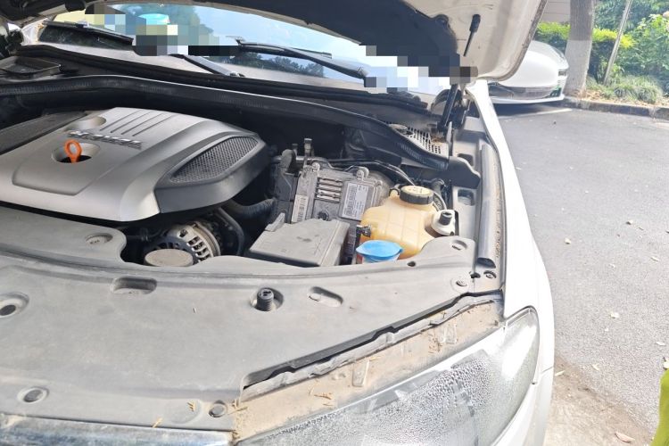 Used Haval H8 2015 2.0T Two-Wheel-Drive Standard Version Engine Bay Left