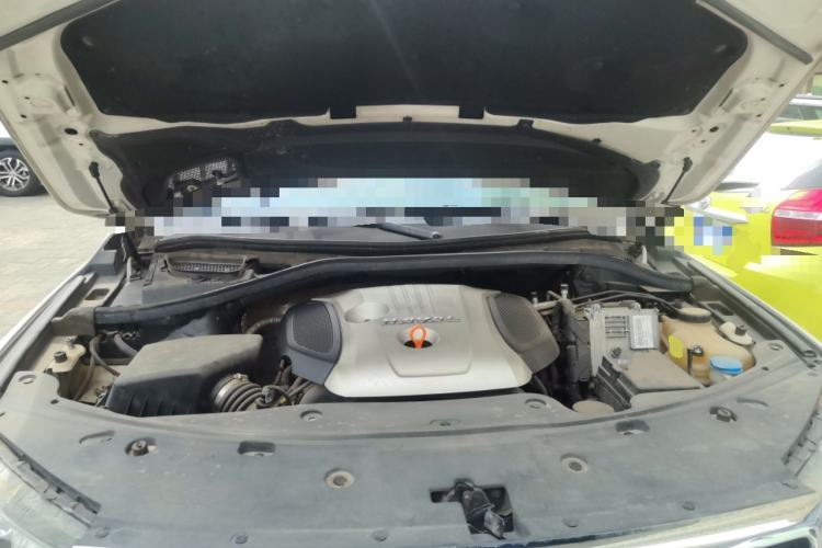 Used Haval H8 2015 2.0T Four-Wheel Drive Comfort Version Engine Bay