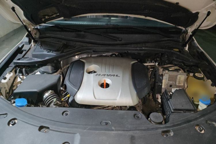 Used Haval H8 2015 2.0T Two-Wheel-Drive Elite Version Engine Bay