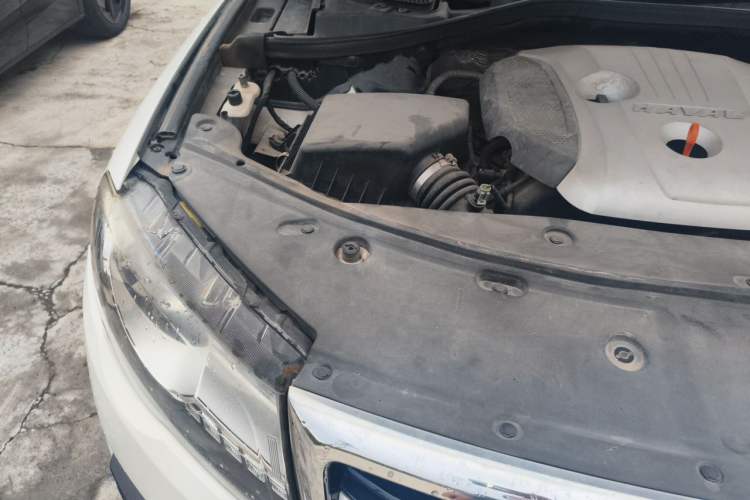 Used Haval H8 2015 2.0T Two-Wheel Drive Comfort Version Engine Bay Right