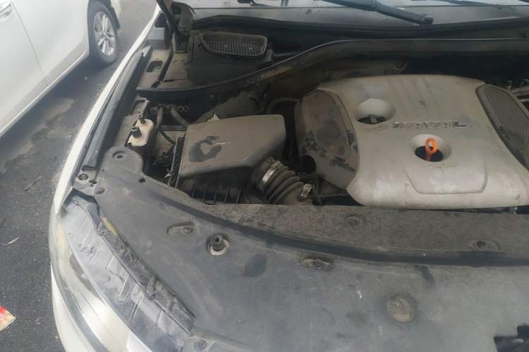 Used Haval H8 2015 2.0T Two-Wheel Drive Comfort Version Engine Bay Right