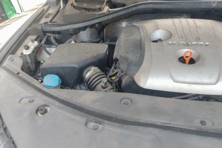 Used Haval H8 2015 2.0T Four-Wheel Drive Luxury Model Engine Bay Right