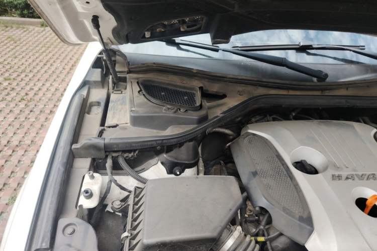 Used Haval H8 2015 2.0T Two-Wheel-Drive Standard Version Engine Bay Right