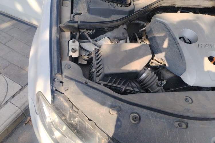 Used Haval H8 2015 2.0T Two-Wheel Drive Comfort Version Engine Bay Right