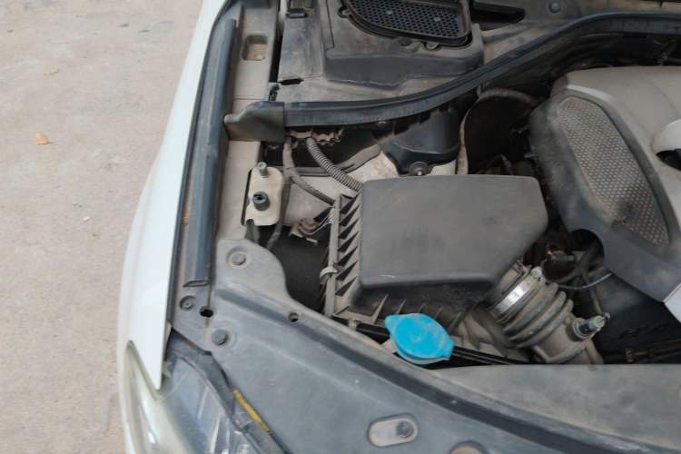 Used Haval H8 2015 2.0T Two-Wheel-Drive Luxury Version Engine Bay Right