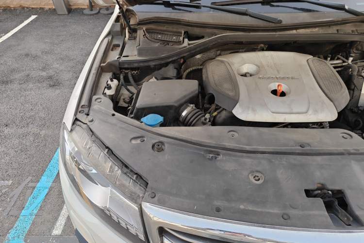 Used Haval H8 2015 2.0T Four-Wheel Drive Elite Model Engine Bay Right