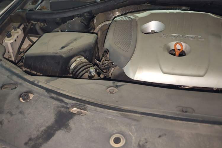 Used Haval H8 2015 2.0T Four-Wheel Drive Comfort Version Engine Bay Right