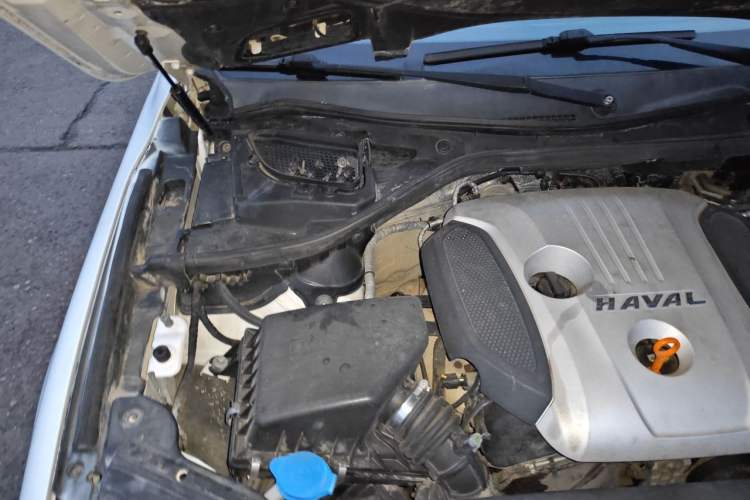 Used Haval H8 2015 2.0T Two-Wheel-Drive Luxury Version Engine Bay Right