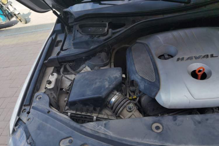 Used Haval H8 2015 2.0T Two-Wheel-Drive Standard Version Engine Bay Right