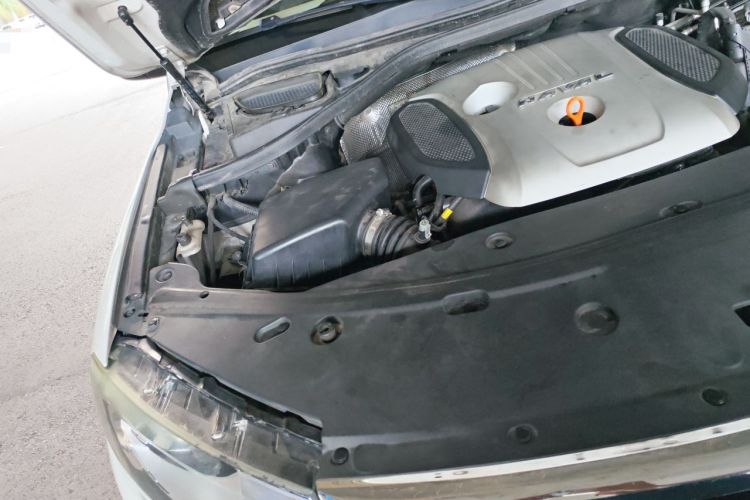 Used Haval H8 2015 2.0T Two-Wheel Drive Comfort Version Engine Bay Right