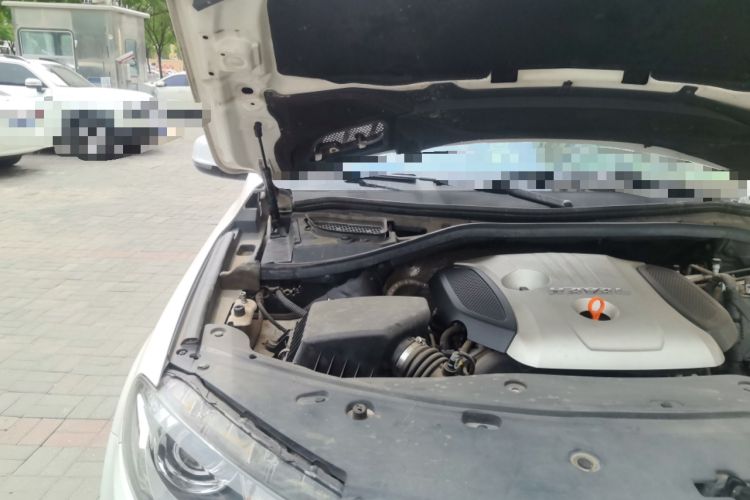 Used Haval H8 2015 2.0T Four-Wheel Drive Comfort Version Engine Bay Right