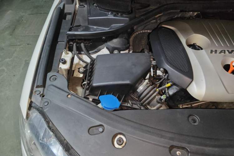 Used Haval H8 2015 2.0T Two-Wheel-Drive Elite Version Engine Bay Right