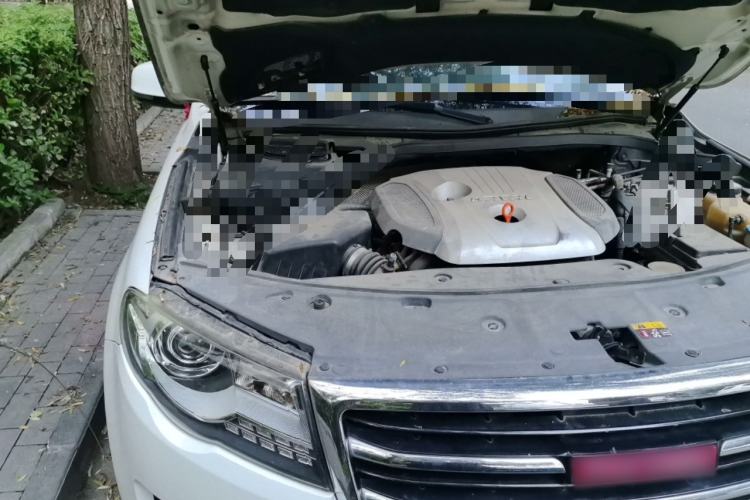 Used Haval H8 2015 2.0T Four-Wheel Drive Standard Version Engine Bay Right