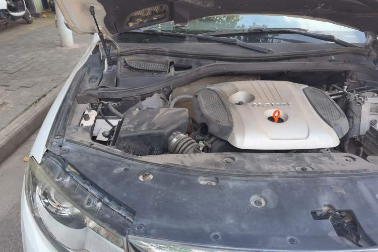 Used Haval H8 2015 2.0T Four-Wheel Drive Comfort Version Engine Bay Right