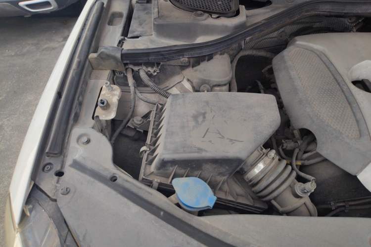 Used Haval H8 2015 2.0T Two-Wheel-Drive Luxury Version Engine Bay Right