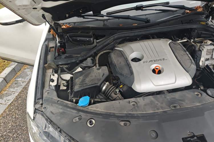 Used Haval H8 2015 2.0T Four-Wheel Drive Comfort Version Engine Bay Right