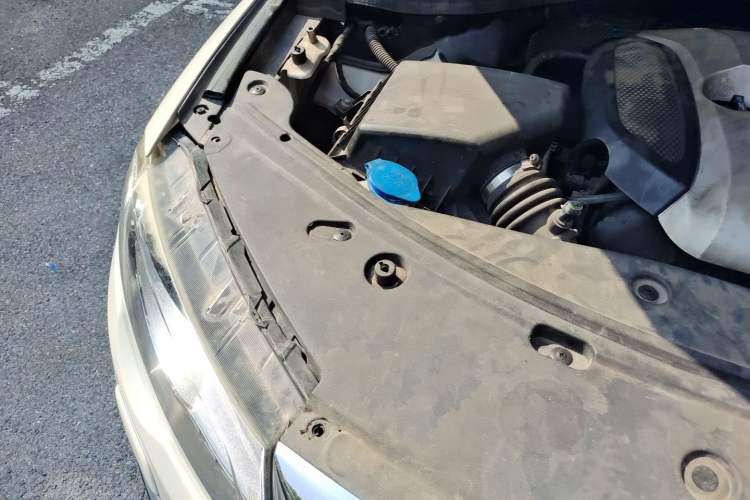 Used Haval H8 2015 2.0T Two-Wheel-Drive Luxury Version Engine Bay Right
