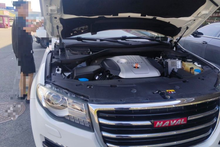 Used Haval H8 2015 2.0T Four-Wheel Drive Luxury Model Engine Bay Right
