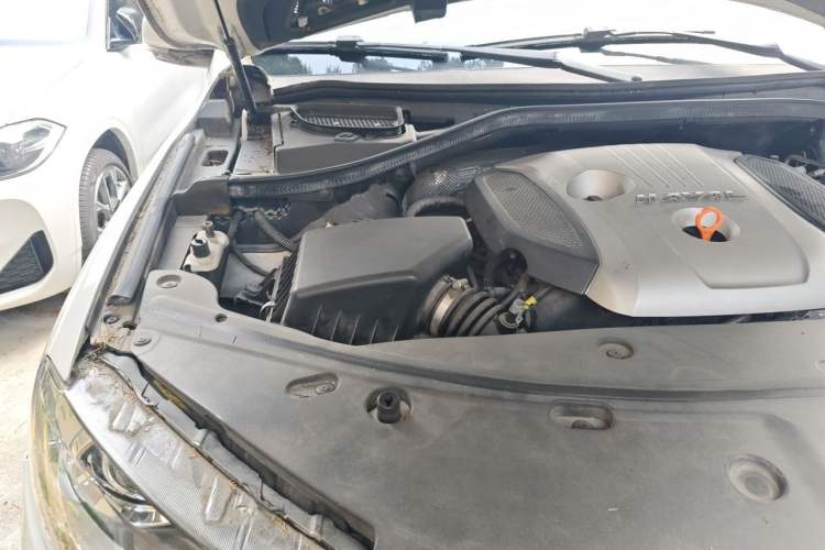 Used Haval H8 2015 2.0T Two-Wheel-Drive Standard Version Engine Bay Right