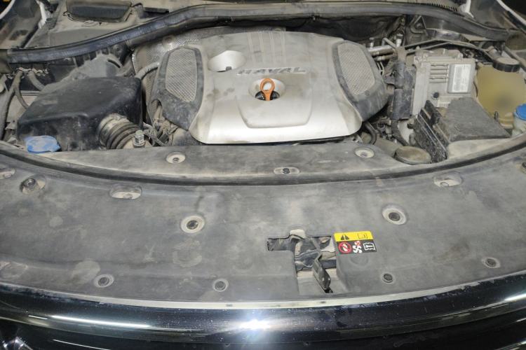 Used Haval H8 2015 2.0T Two-Wheel-Drive Elite Version Engine Bay
