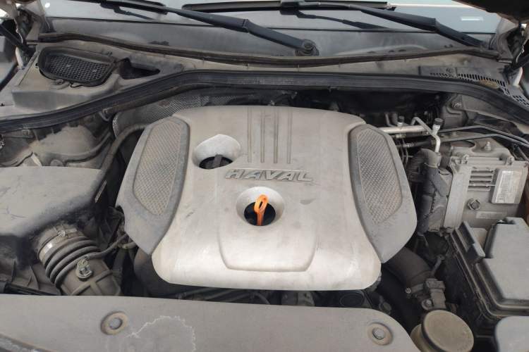 Used Haval H8 2015 2.0T Two-Wheel-Drive Luxury Version Engine Bay