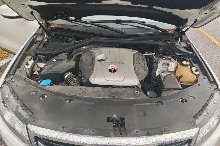 Used Haval H8 2015 2.0T Four-Wheel Drive Comfort Version Engine Bay