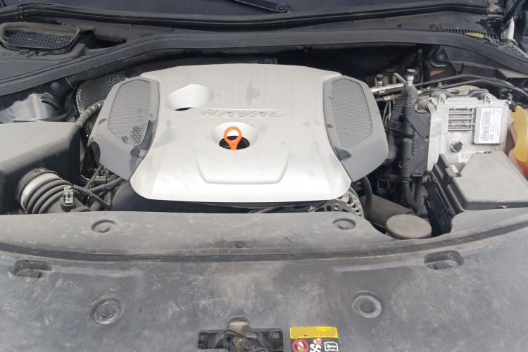 Used Haval H8 2015 2.0T Two-Wheel Drive Comfort Version Engine Bay