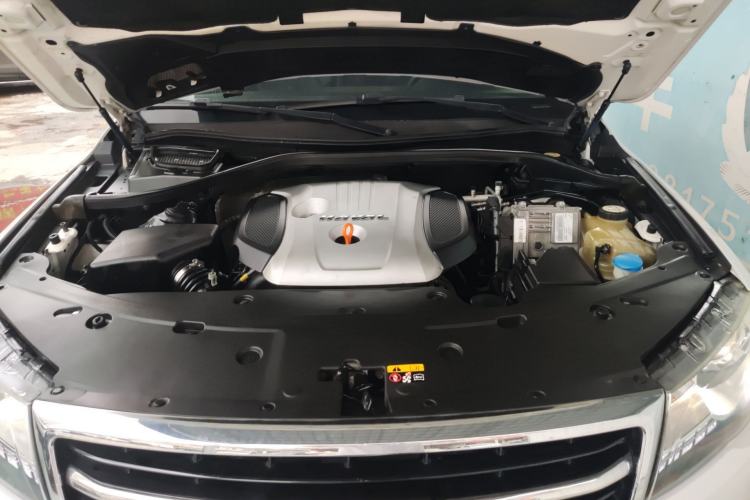 Used Haval H8 2015 2.0T Two-Wheel-Drive Standard Version Engine Bay