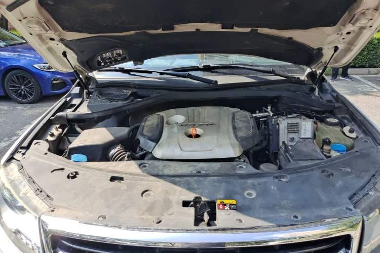 Used Haval H8 2015 2.0T Two-Wheel-Drive Luxury Version Engine Bay