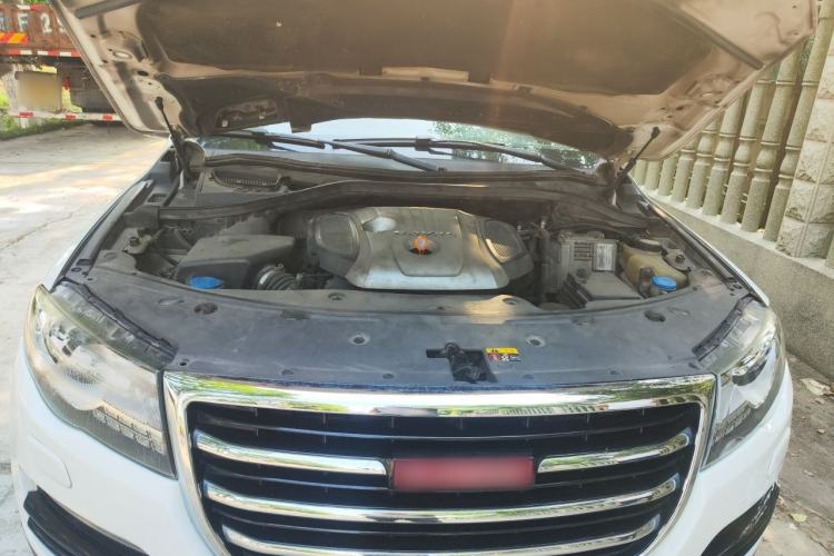 Used Haval H8 2015 2.0T Two-Wheel-Drive Luxury Version Engine Bay