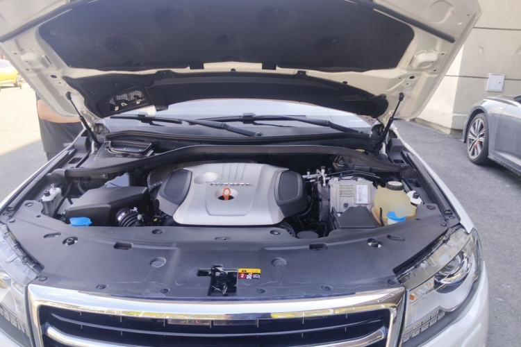 Used Haval H8 2015 2.0T Four-Wheel Drive Luxury Model Engine Bay