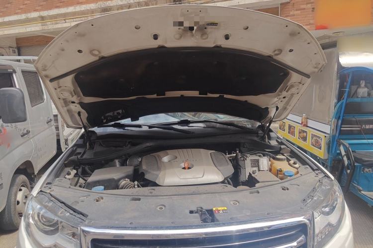 Used Haval H8 2015 2.0T Two-Wheel-Drive Elite Version Engine Bay