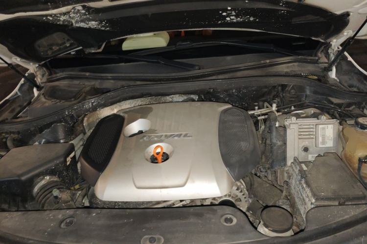 Used Haval H8 2015 2.0T Four-Wheel Drive Luxury Model Engine Bay