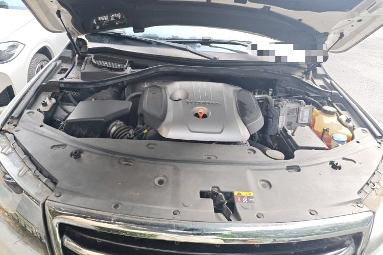Used Haval H8 2015 2.0T Two-Wheel-Drive Standard Version Engine Bay