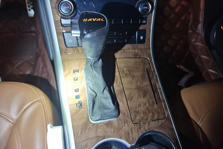 Used Haval H8 2015 2.0T Two-Wheel-Drive Luxury Version Gear Lever