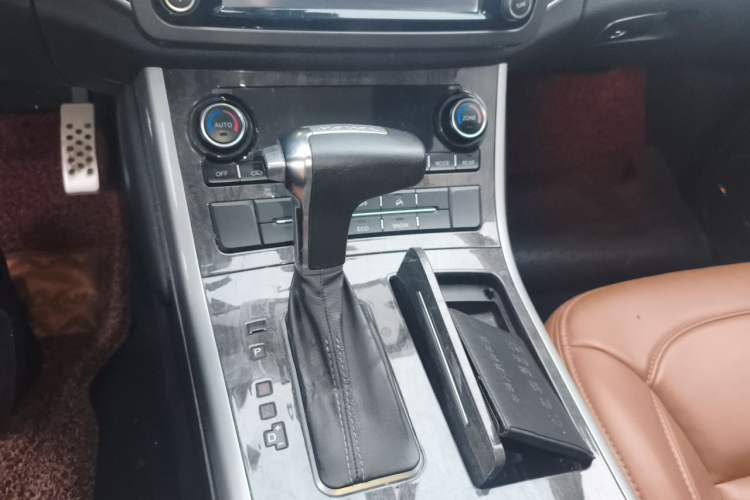 Used Haval H8 2015 2.0T Two-Wheel Drive Comfort Version Gear Lever